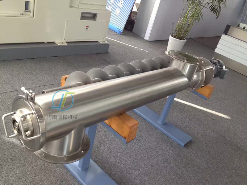 螺旋輸送機已經到客戶現場，準備安裝